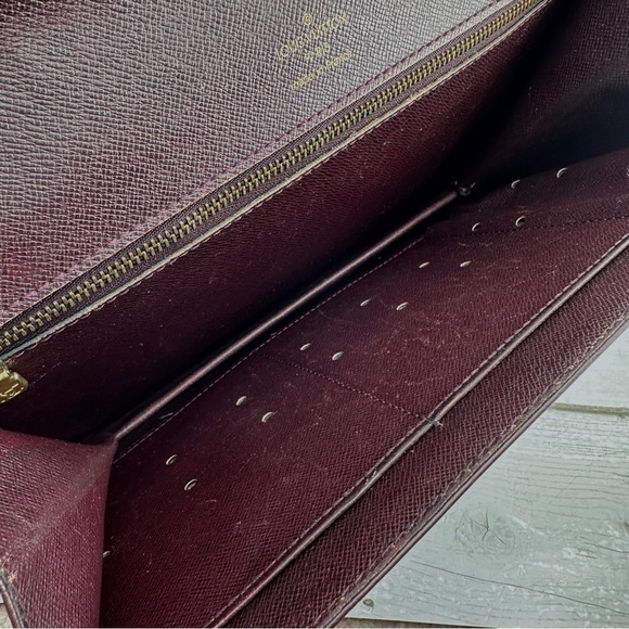 AUTHENTIC Louis Vuitton Taiga Clutch. Burgundy. - Picture 3 of 16